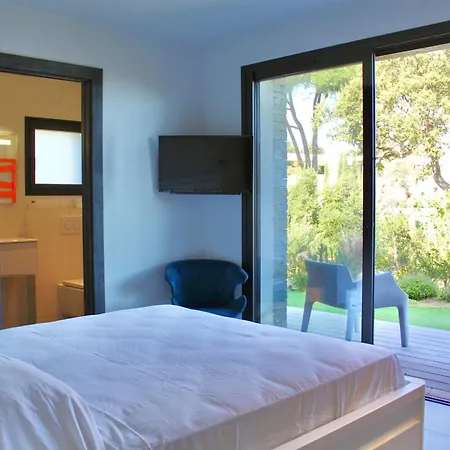 A Pinetta Villata Βίλα *